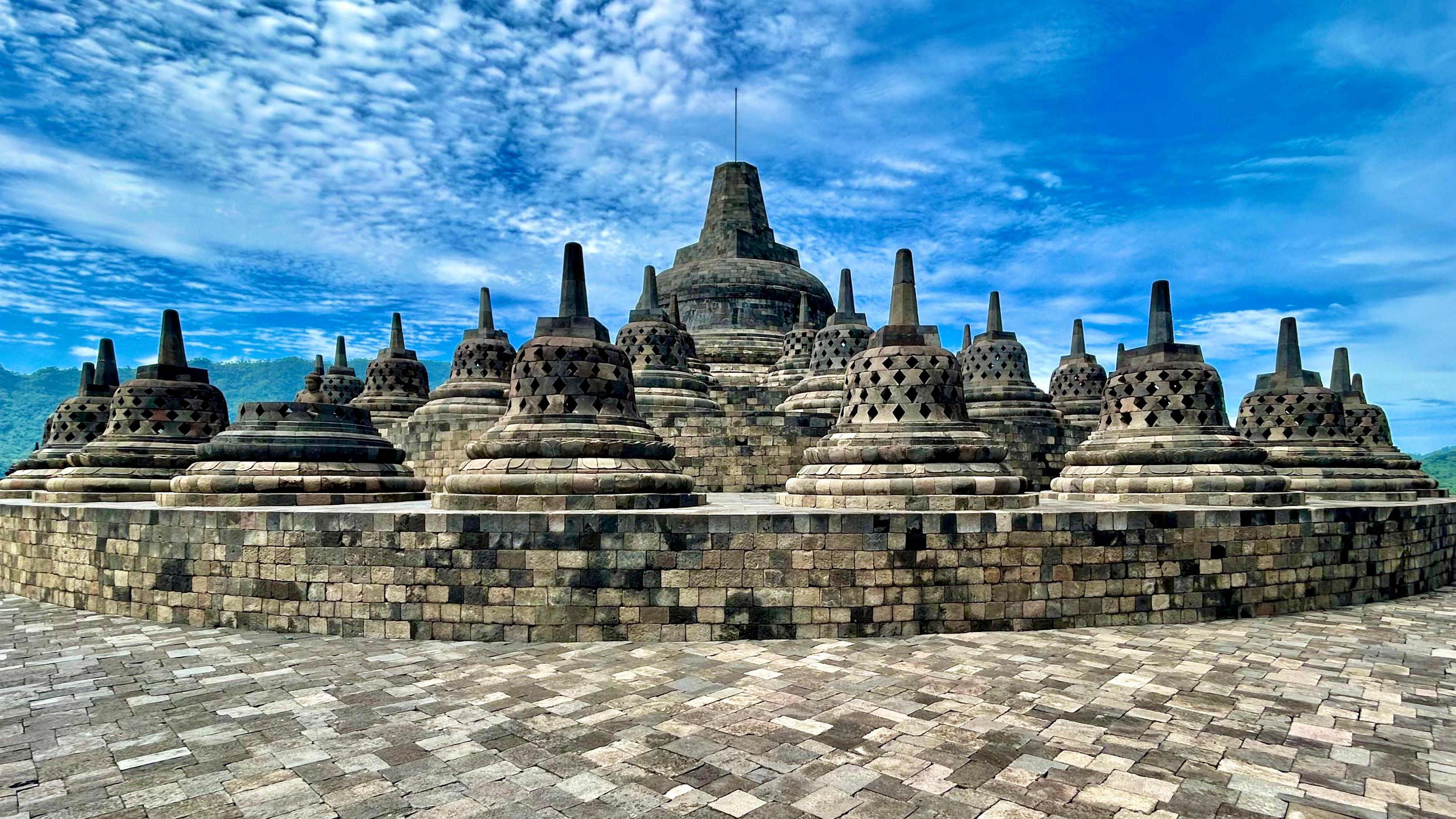 Yogyakarta: Borobudur with climb-up access & Prambanan Temples Tours